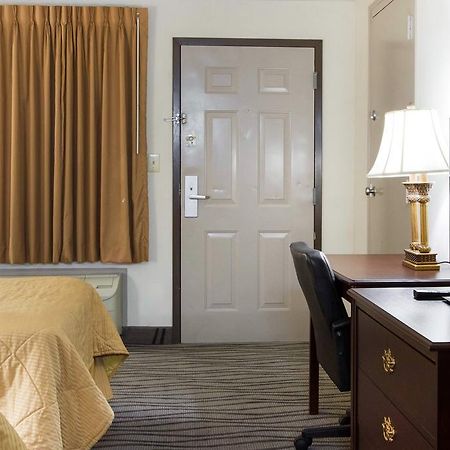 Executive Inn And Suites เอนเตอร์ไพรส์ ภายนอก รูปภาพ