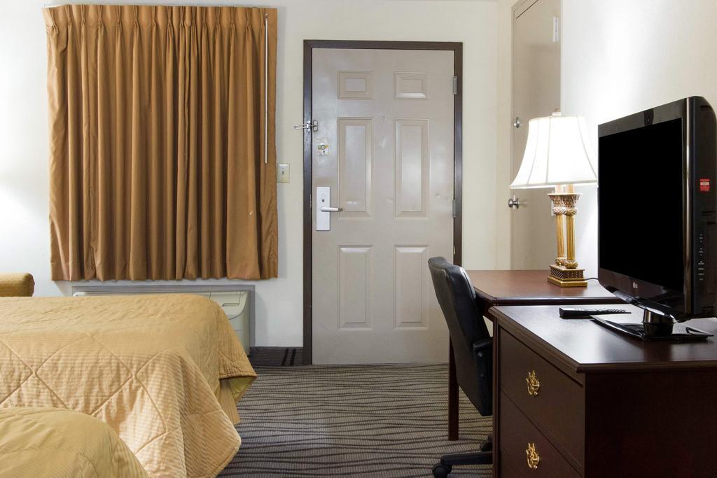 Executive Inn And Suites เอนเตอร์ไพรส์ ภายนอก รูปภาพ