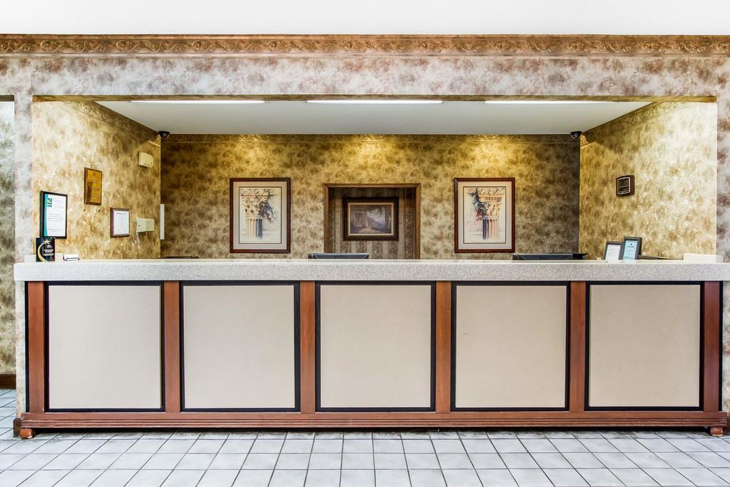 Executive Inn And Suites เอนเตอร์ไพรส์ ภายนอก รูปภาพ